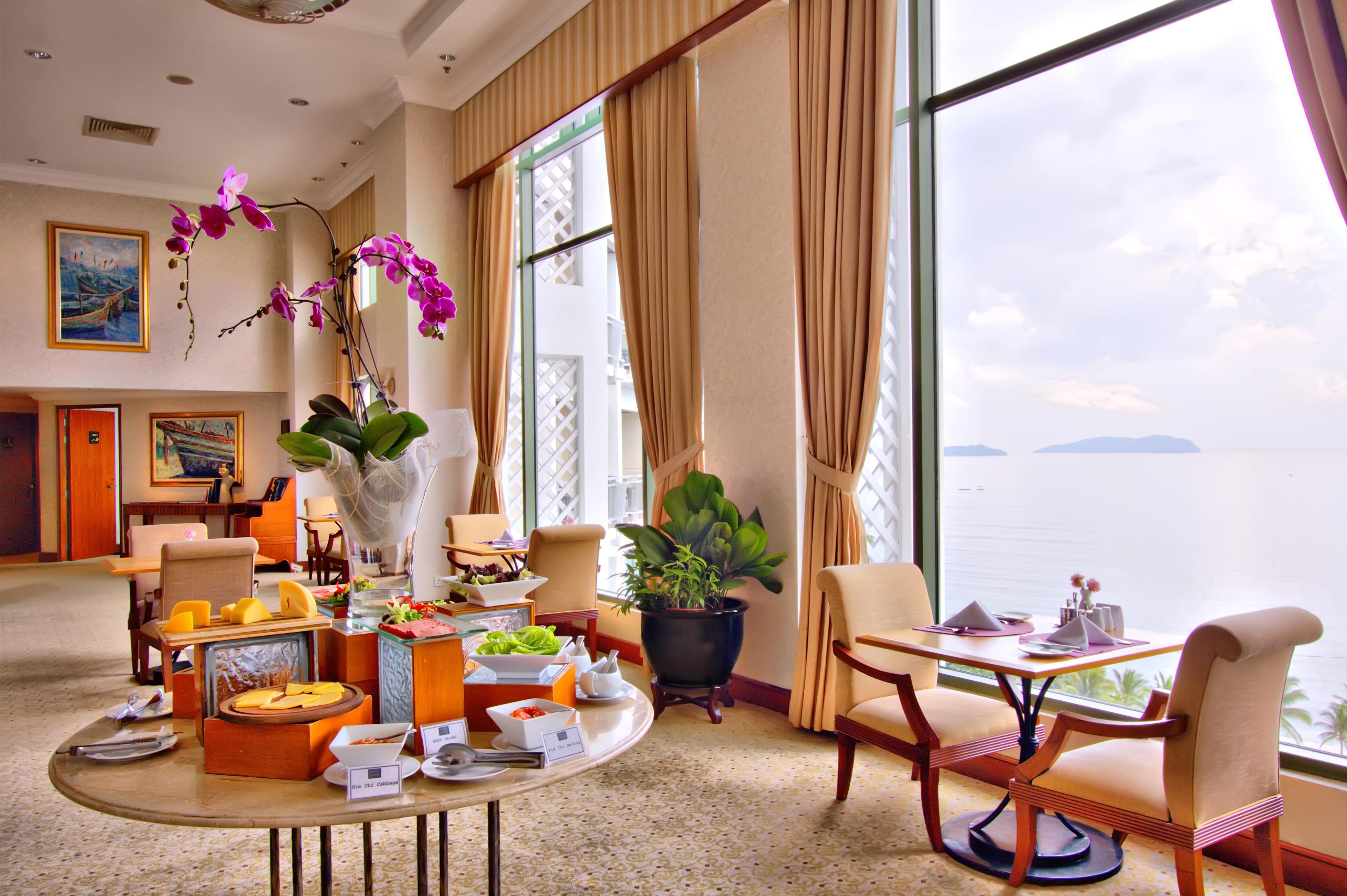 太平洋丝绸酒店 亞庇 外观 照片 Club Lounge at the Shangri-La Hotel, Kuala Lumpur
