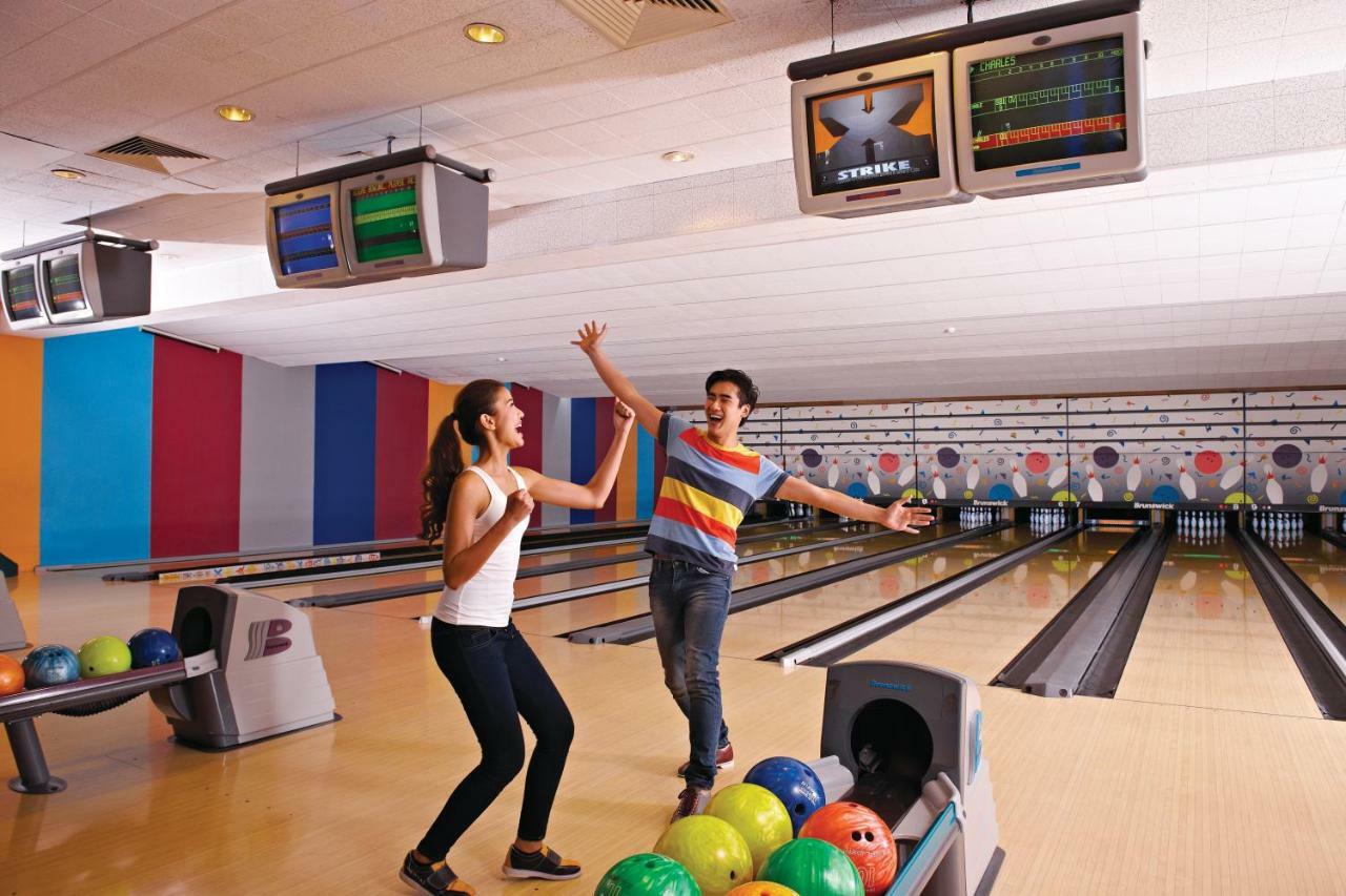 太平洋丝绸酒店 亞庇 外观 照片 Bowling at the mall