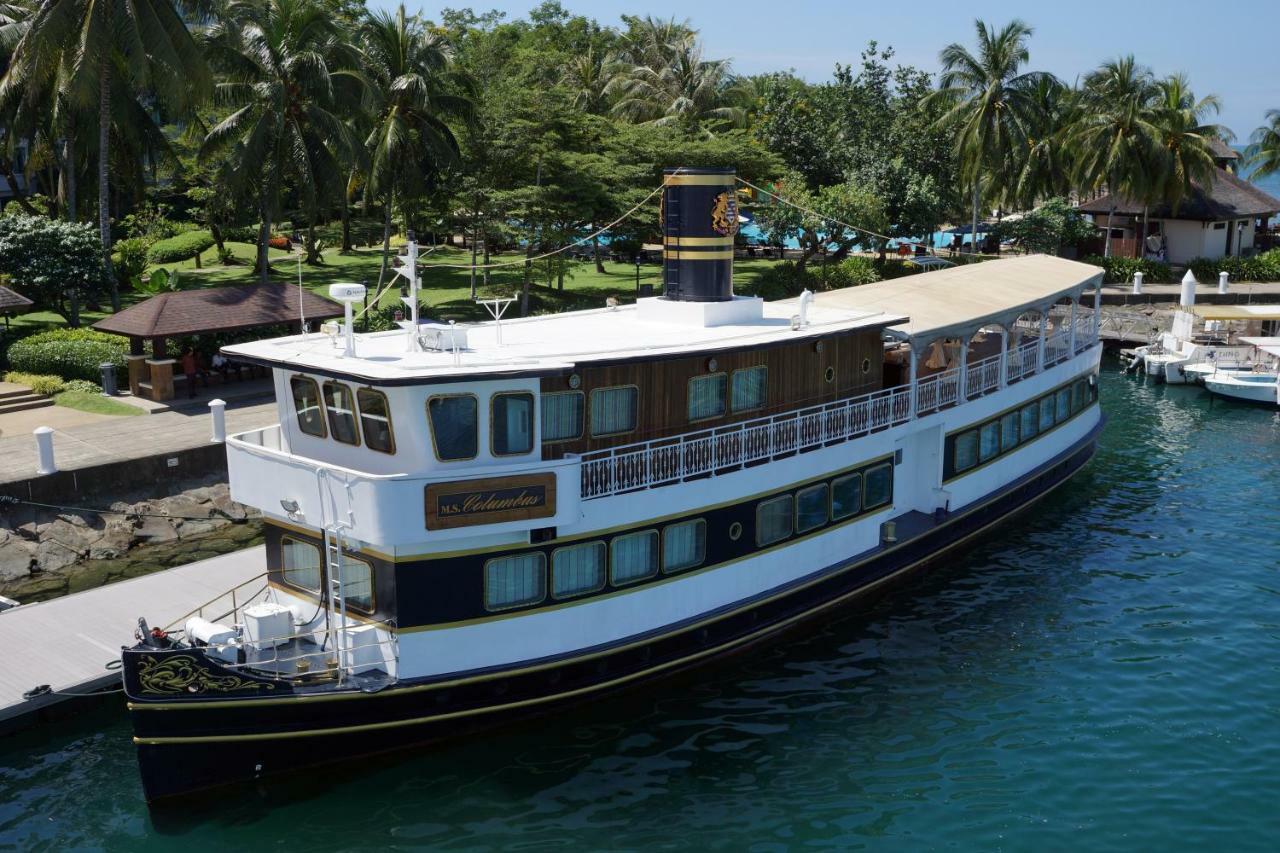 太平洋丝绸酒店 亞庇 外观 照片 The 1912 passenger ship SS President Coolidge at the dock at the Four Seasons Resort