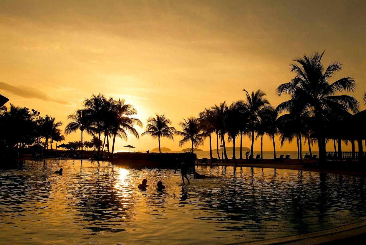太平洋丝绸酒店 亞庇 外观 照片 Sunset at the beach