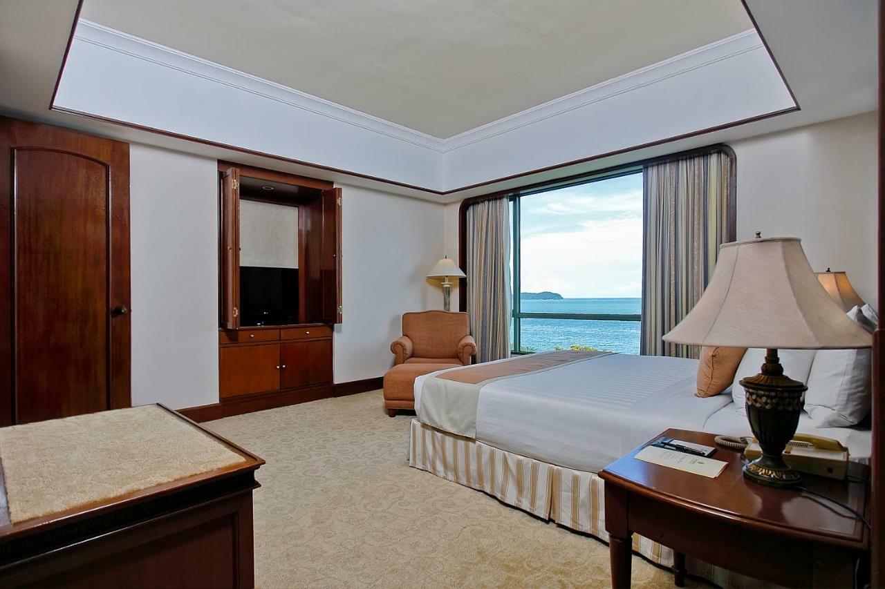 太平洋丝绸酒店 亞庇 外观 照片 A bedroom at the Shangri-La Hotel, Manila